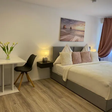 Prime Host Sophie דירה